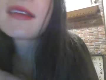 girl
        ittybitty04 cam image #72110