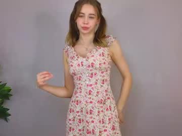 girl
        mialullaby cam image #218618