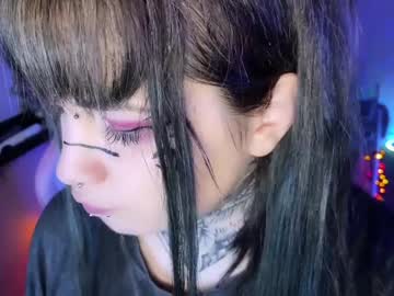 girl
        i_died_again cam image #83960
