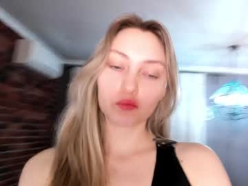 girl
        adele_b cam image #232097