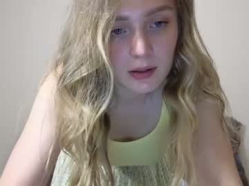 girl
        your_lily419015 cam image #97320