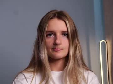 girl
        aliviadarby cam image #186470