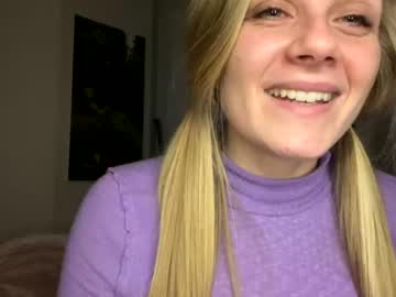 girl
        millie_420 cam image #57593