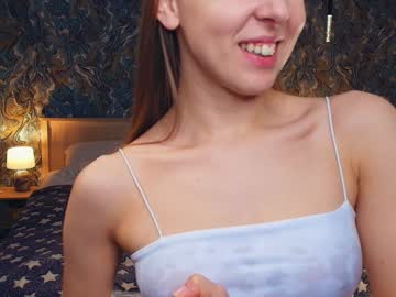 girl
        lynneharding cam image #216458