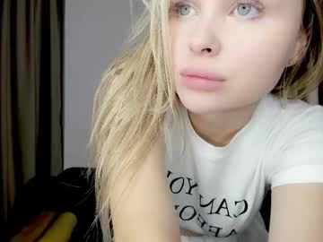 girl
        brulik____ cam image #204942
