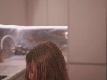 girl
        dream_beam cam image #227450