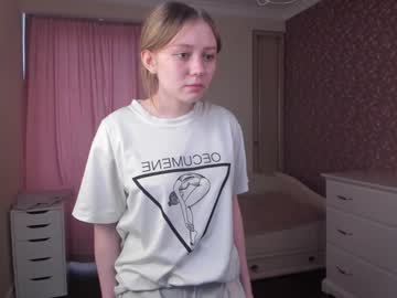 girl
        rowenacarrington cam image #174415