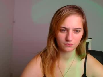 girl
        molly_lyyy cam image #208715