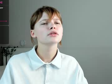 girl
        marianhallsted cam image #210714