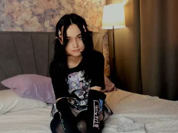 girl
        irisbroyn cam image #110782