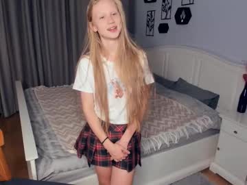 girl
        dexterity_of_love cam image #199938