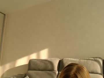girl
        lily_life cam image #101470