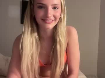 girl
        brandiluvv cam image #243403