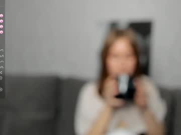 girl
        hildabooton cam image #201642