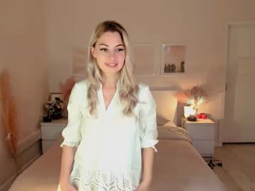 girl
        lil_aileen cam image #111458