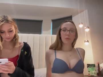 girl
        sarahscire cam image #213543