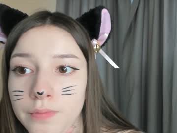 girl
        abigailkeira cam image #130363