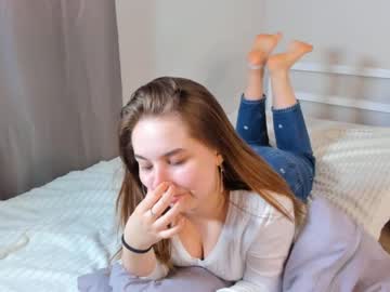girl
        cwenehails cam image #164521