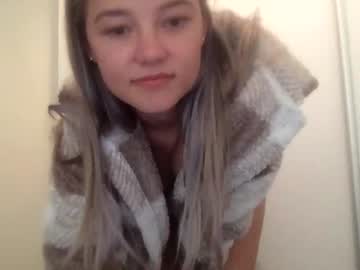 girl
        blondee18 cam image #104072