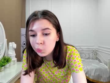 girl
        lovely_nilo cam image #48142