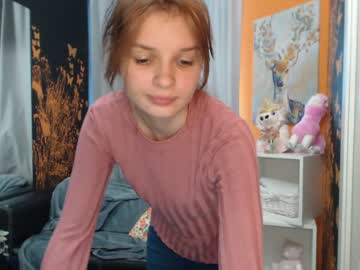 girl
        vivien_slender cam image #124857