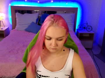 girl
        _opheliia_ cam image #204429