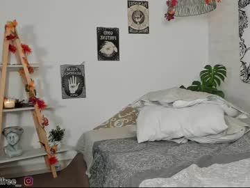 girl
        grettabenett_ cam image #15344