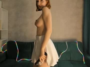 girl
        your_funny_fox cam image #252648