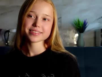 girl
        gemmabrabazon cam image #177380