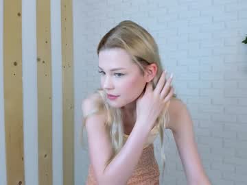 girl
        mrsbubbles cam image #102019