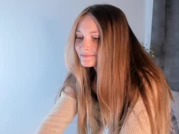 girl
        _green_green_ cam image #184020