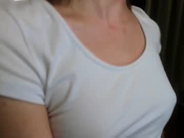girl
        lina_282 cam image #68109