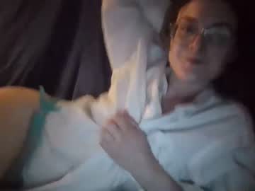 girl
        eyadivine cam image #104385