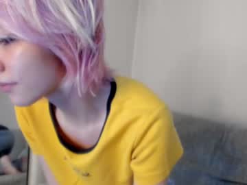 girl
        karinalin18 cam image #58115