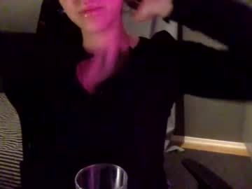 girl
        lillyandhertoyy cam image #145284