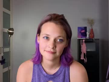 girl
        new_purple cam image #244000