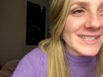girl
        millie_420 cam image #57605