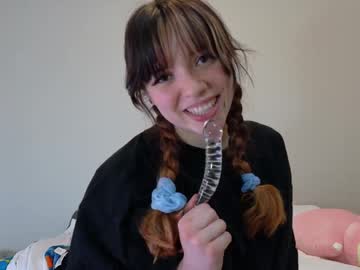 girl
        ellajames01 cam image #241974