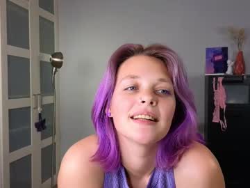 girl
        new_purple cam image #244013