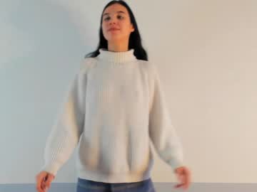 girl
        sixkiks cam image #72245