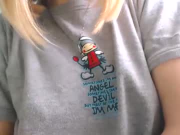 girl
        oh_lily cam image #147562
