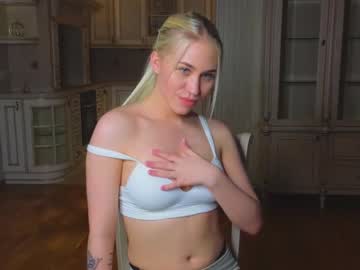 girl
        maxinefarlow cam image #158879