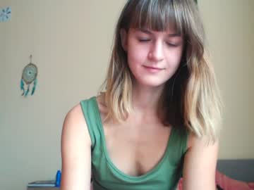 girl
        _minnie_boo_ cam image #10845