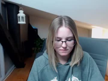 girl
        lamel_ cam image #40863