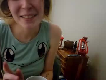girl
        dumbemoloo cam image #115396