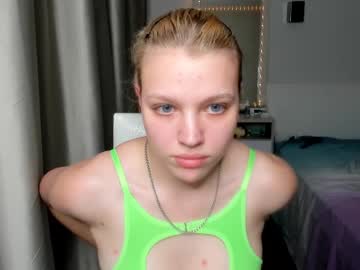 girl
        ary_little cam image #254616