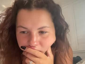girl
        zarabelle_ cam image #129456