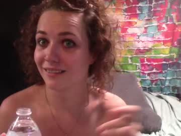 girl
        offgridloveshack cam image #84591