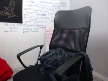 girl
        yourcrazyneightbor cam image #13090