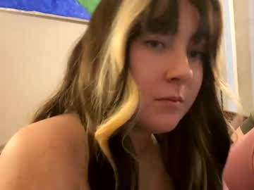 girl
        foxie_roxiegotmoxie cam image #173395